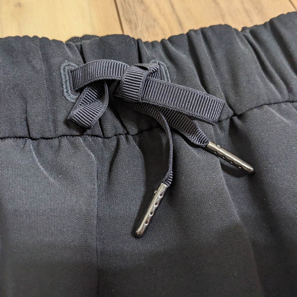 NWT! Lululemon On The Fly Skirt In Black Size 8 - Picture 3 of 15